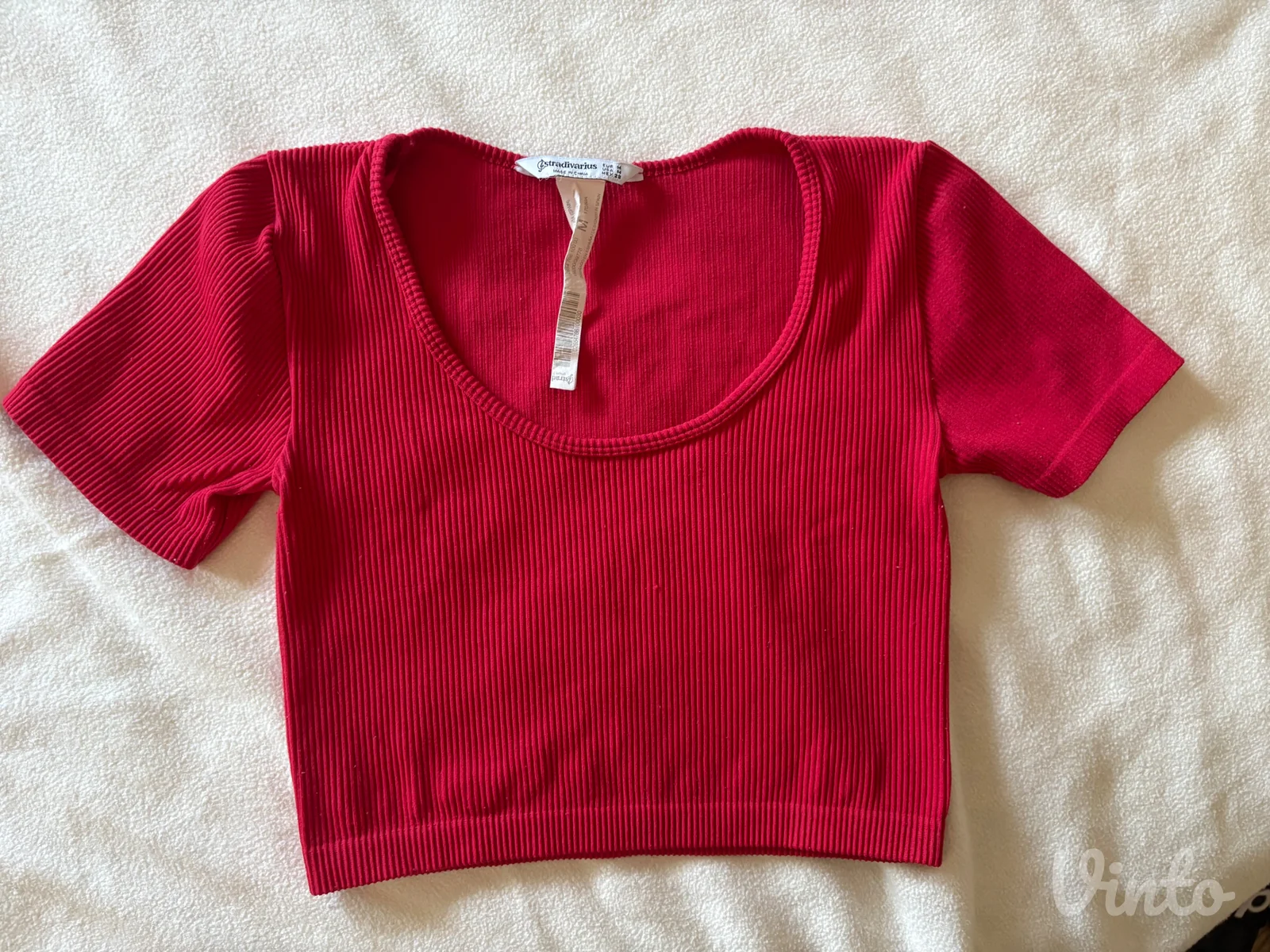 STRADIVARIUS jarko crvena rebrasta majica / crop top (M) - Vrlo dobro stanje