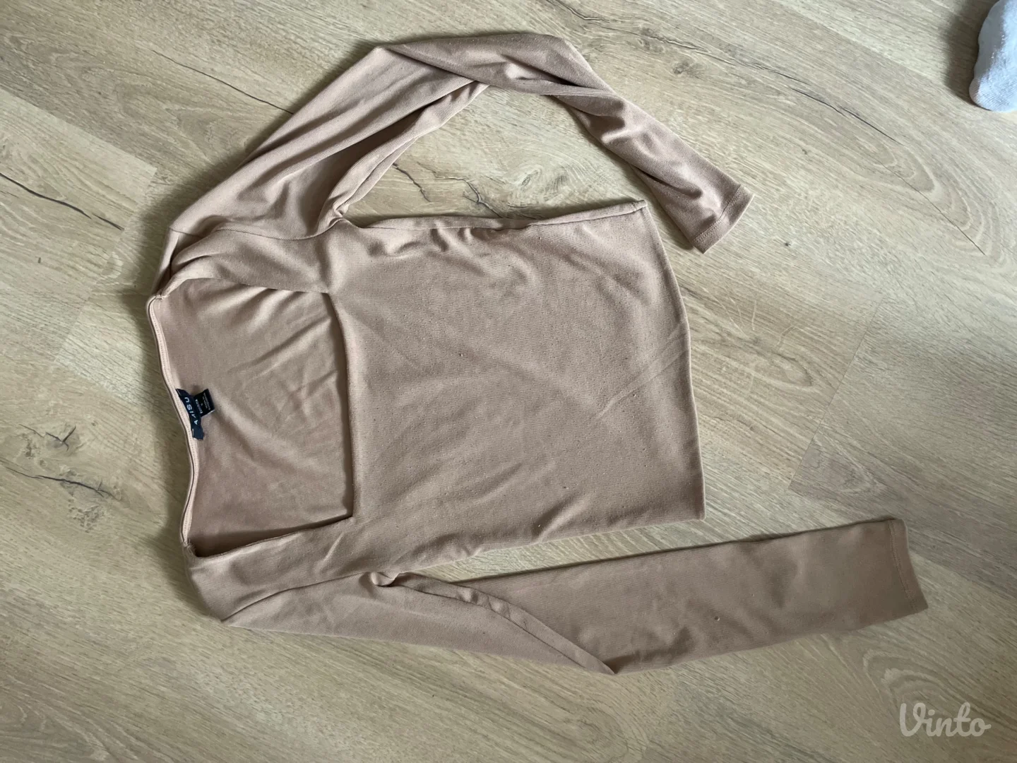 Dve Amisu bodi majice