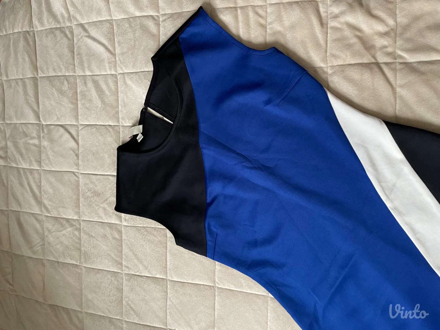 Nova haljina uz telo