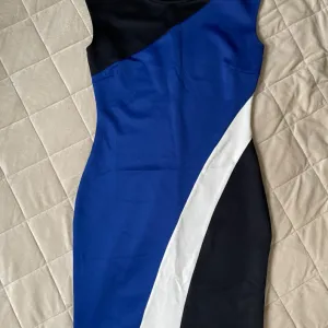 Nova haljina uz telo