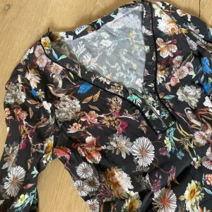 Zara cvetna košulja