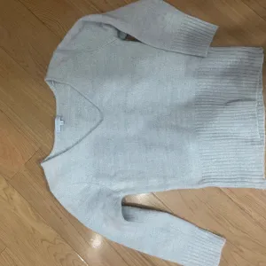 Svetlo plavi džemper