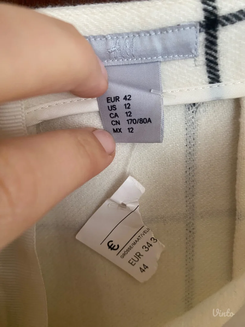 C&A suknja velicine 42 NOVO