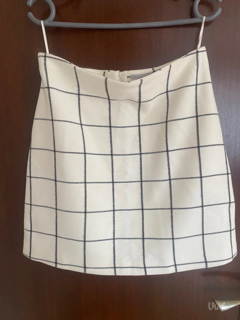 C&A suknja velicine 42 NOVO