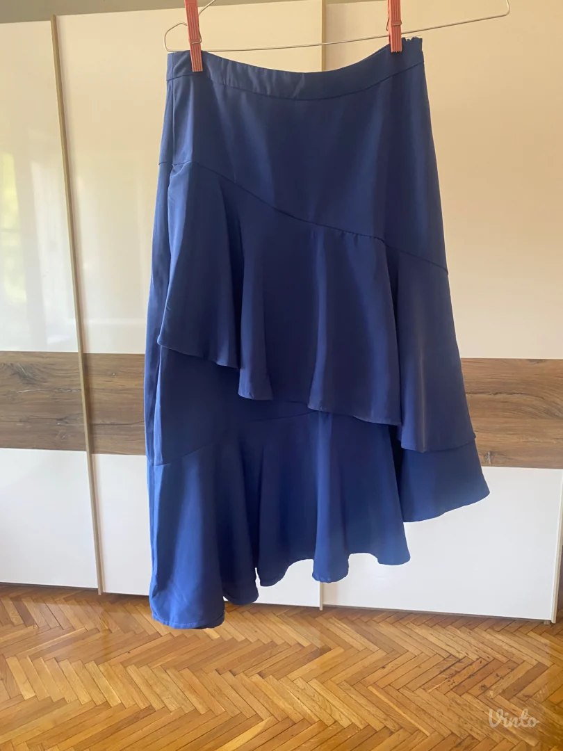 Amisu suknja velicine 34 (S)