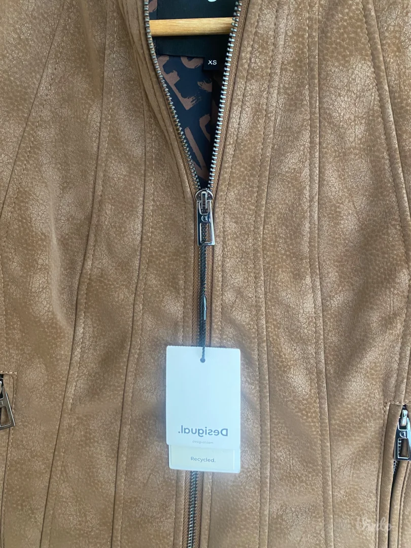 Desigual jakna velicine XS NOVO