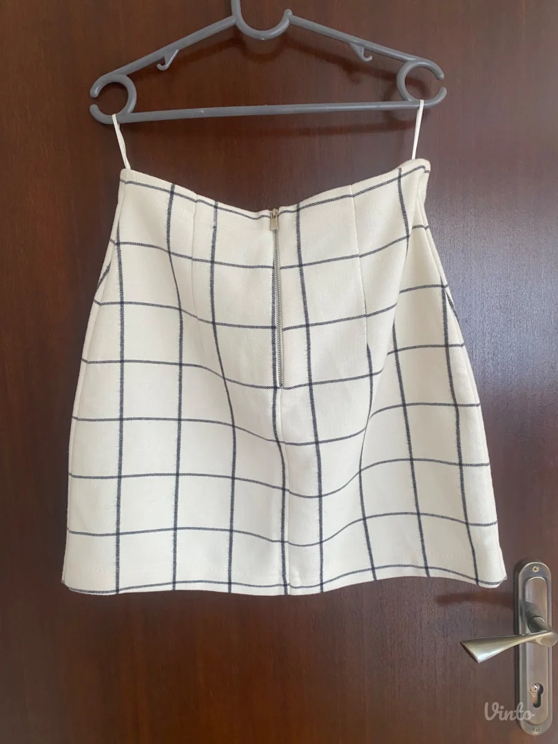C&A suknja velicine 42 NOVO