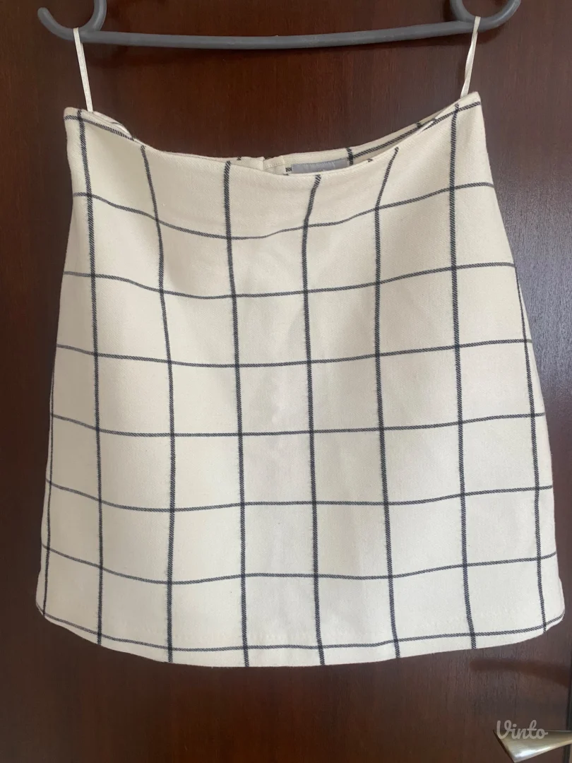 C&A suknja velicine 42 NOVO