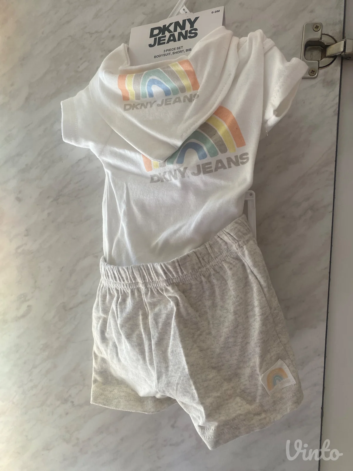 DKNY trodelni set za devojcice 6-9M NOVO