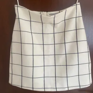 C&A suknja velicine 42 NOVO
