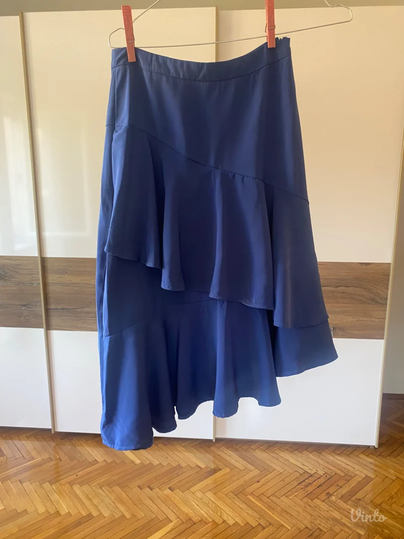 Amisu suknja velicine 34 (S)