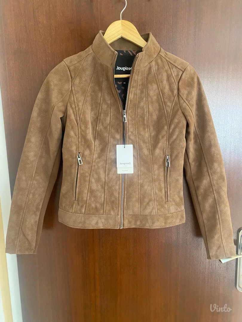 Desigual jakna velicine XS NOVO