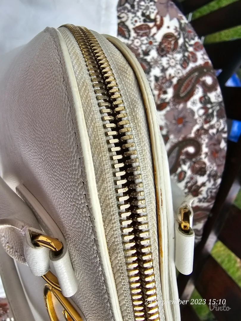 Furla bela kozna torba