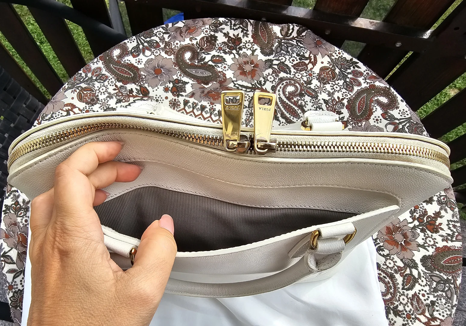 Furla bela kozna torba