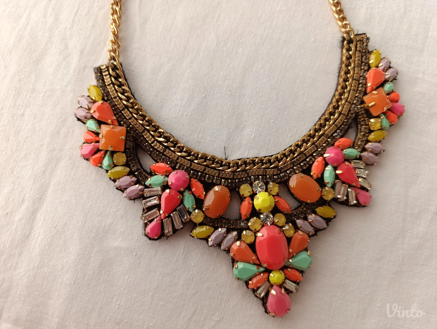 Accessorize raskošna ogrlica