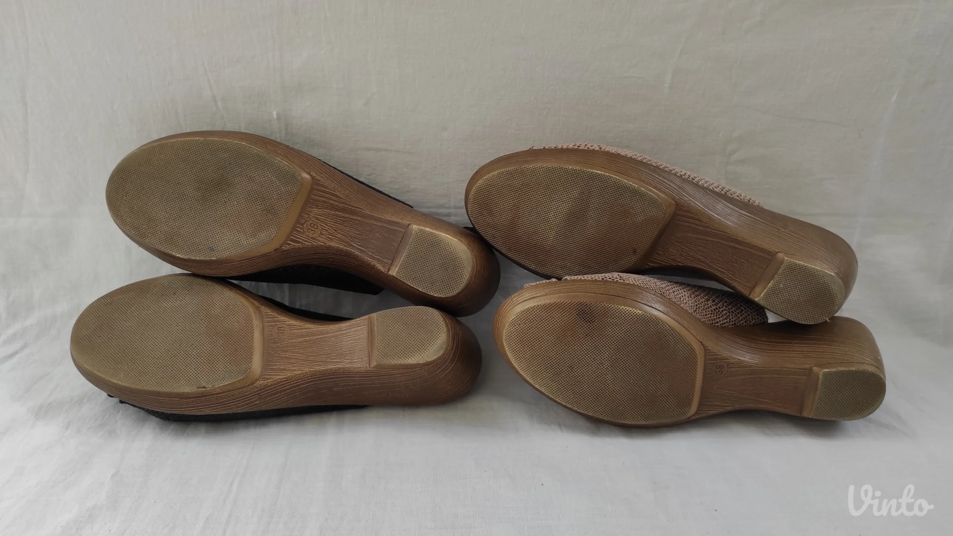 Emelie Strandberg dva para sandala