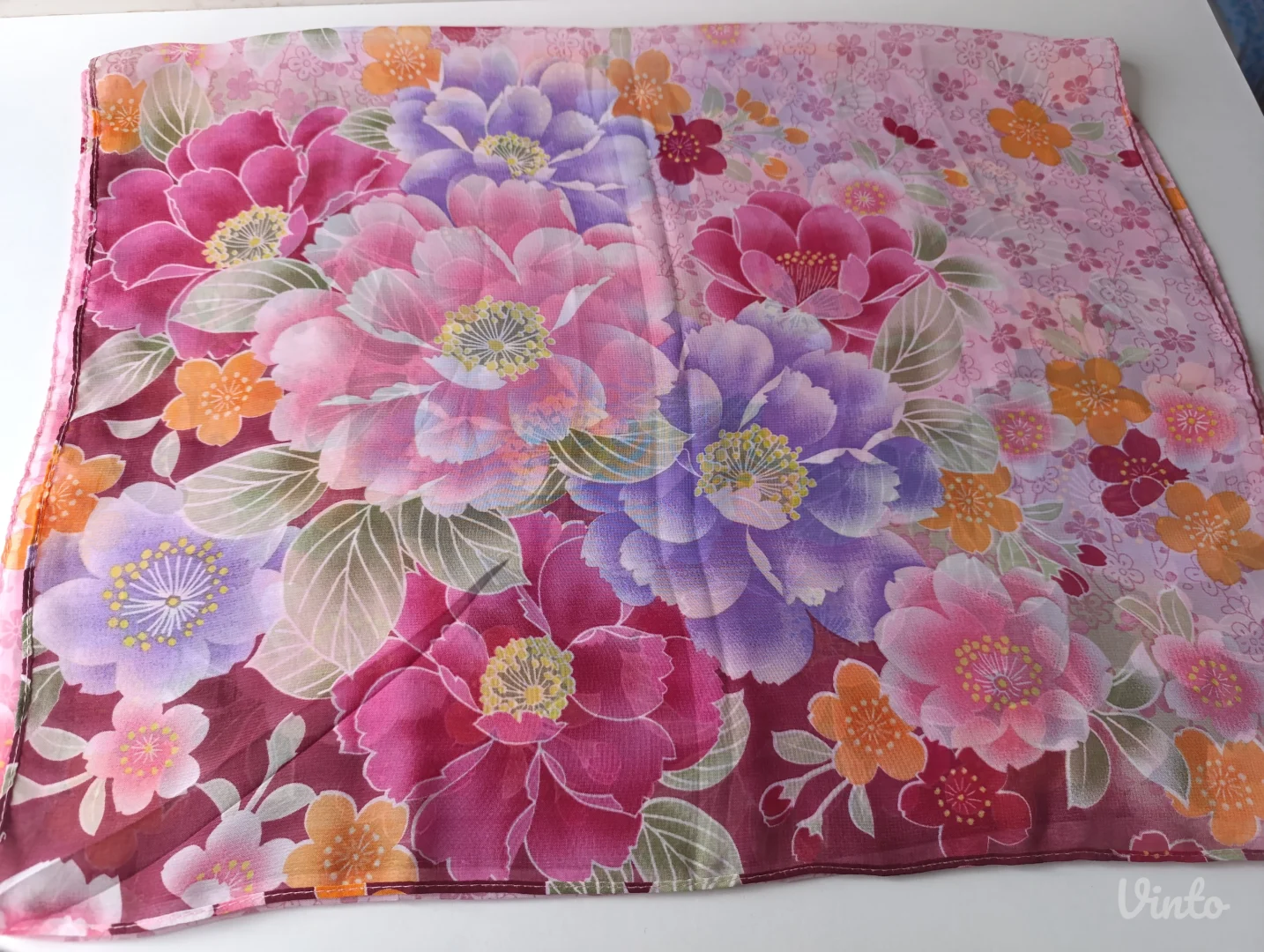 Dve tanke prelepe marame, ešarpe, šala