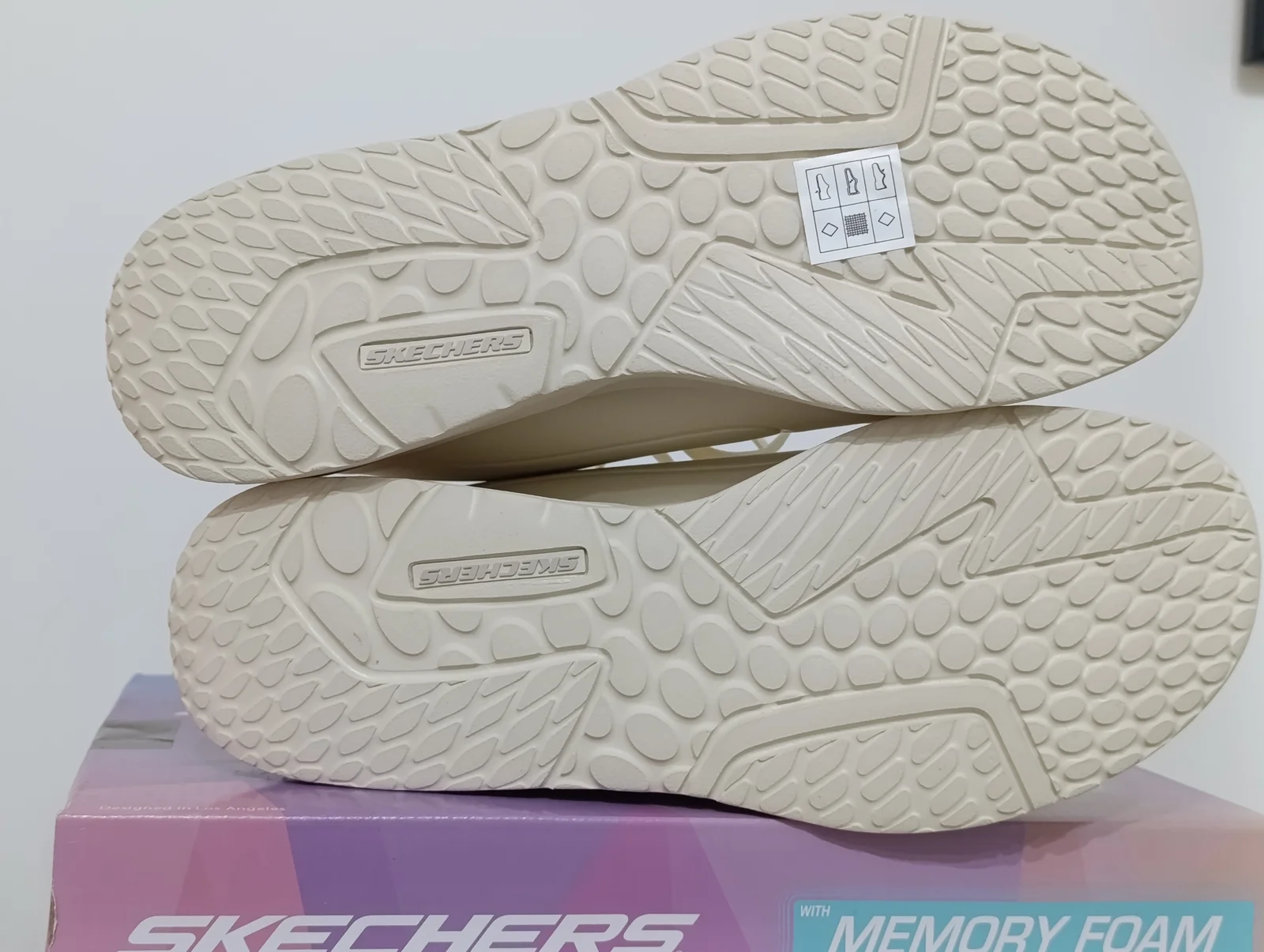SKECHERS Uno Lite Beige patike NOVO sa etiketom