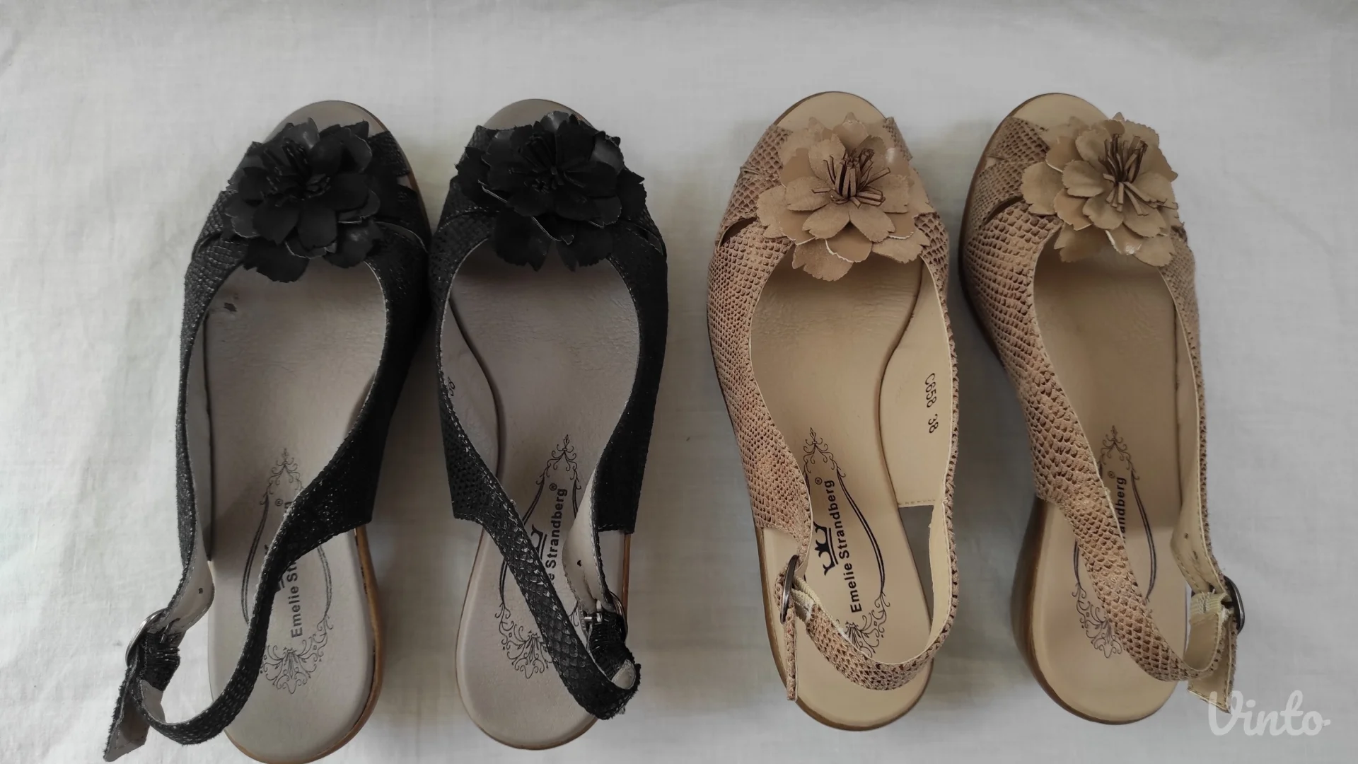 Emelie Strandberg dva para sandala