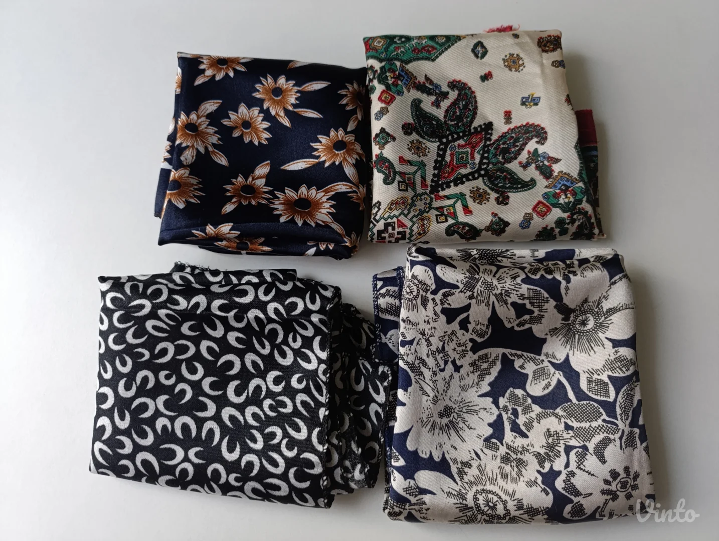 Set malih marama/ešarpa