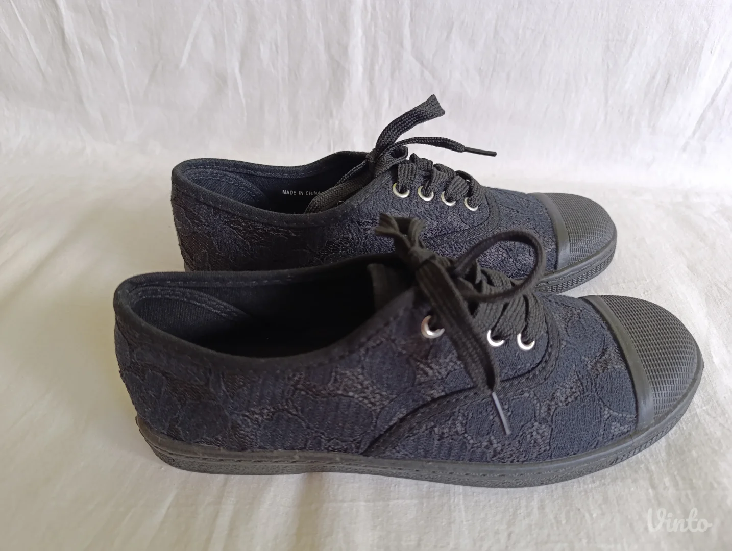 One by Gemo patike sa crnom čipkom NOVO