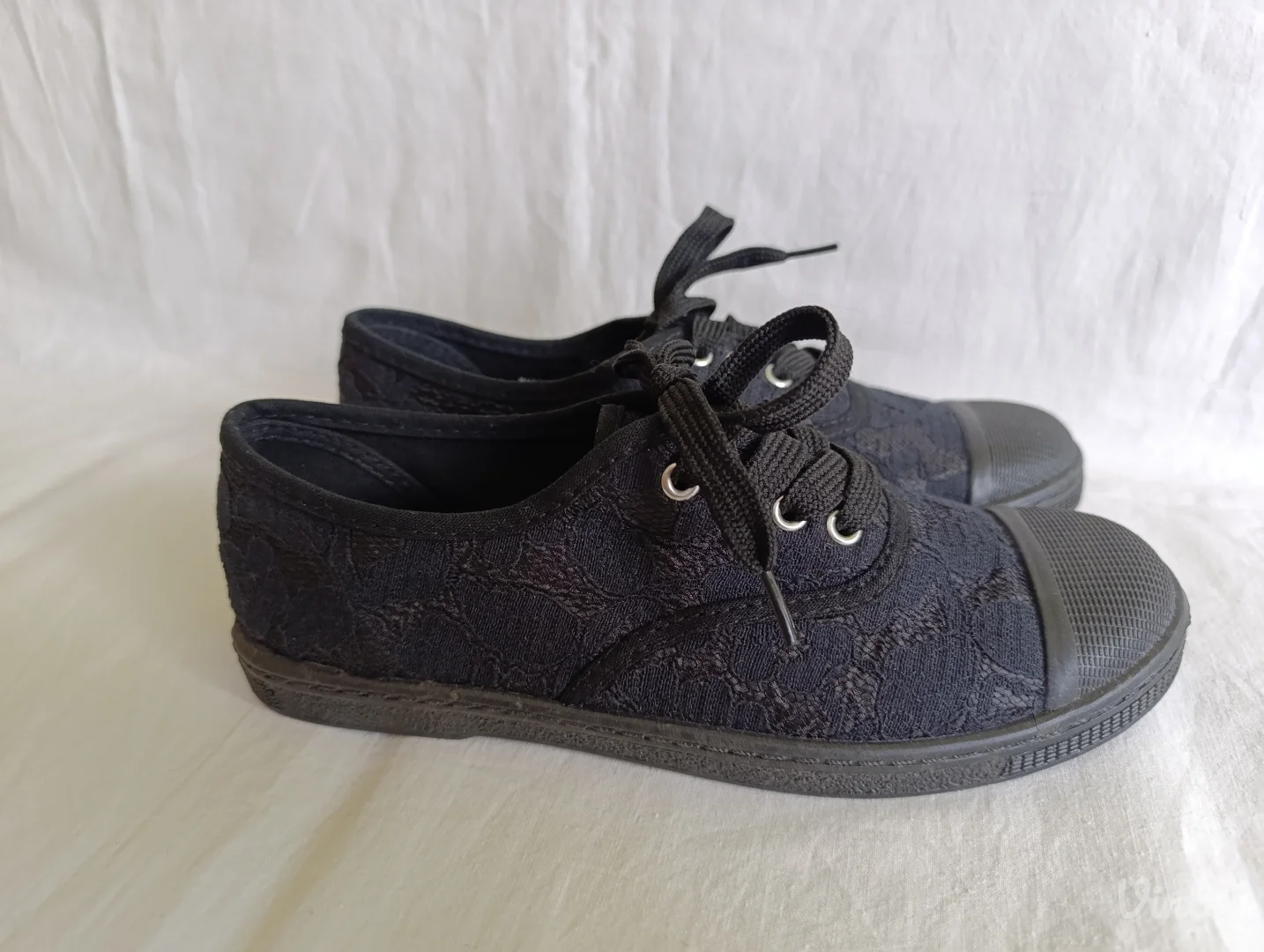 One by Gemo patike sa crnom čipkom NOVO