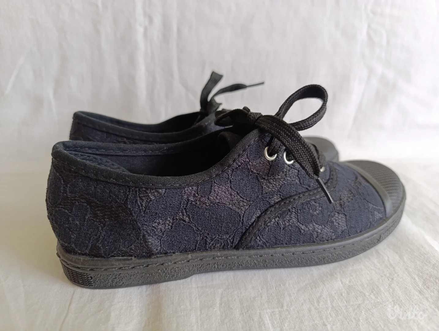 One by Gemo patike sa crnom čipkom NOVO