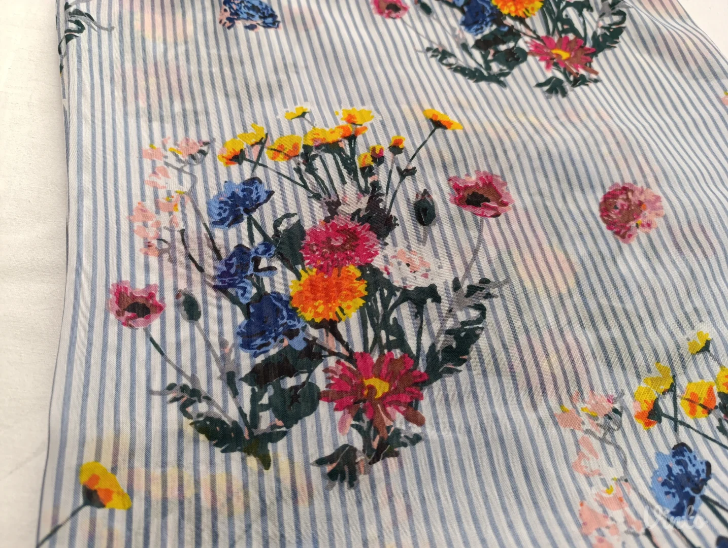 New Yorker floral kruzna marama