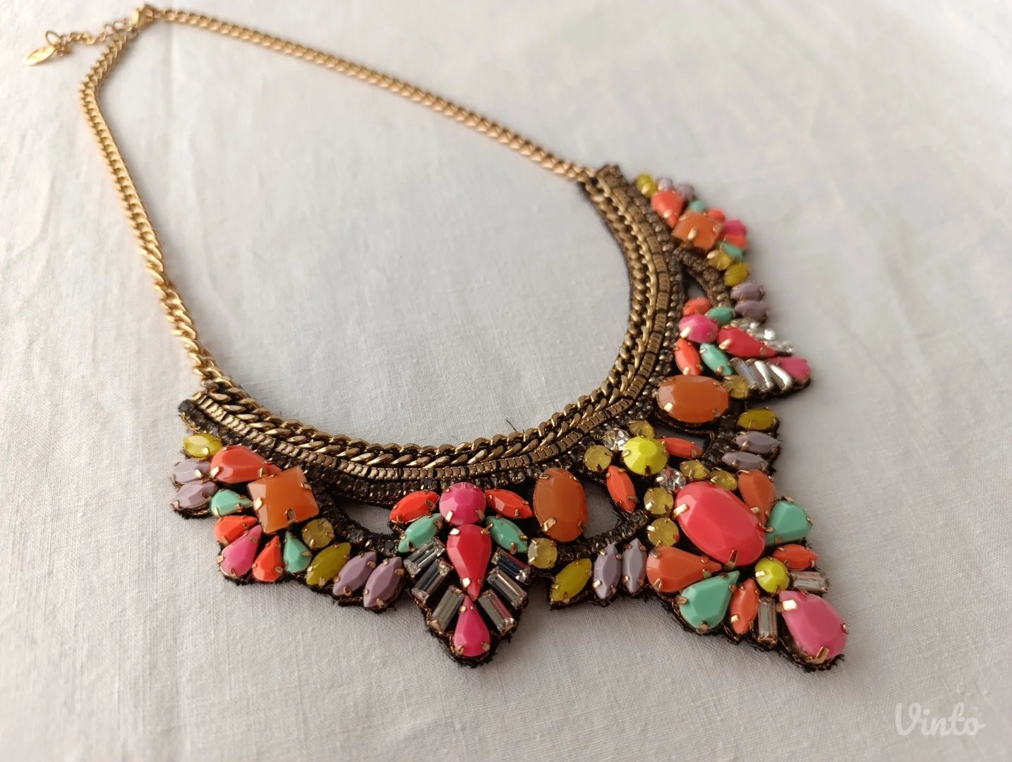 Accessorize raskošna ogrlica