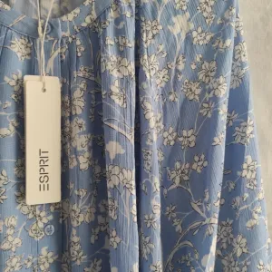 Esprit bluza 100% viskoza NOVO sa etiketom