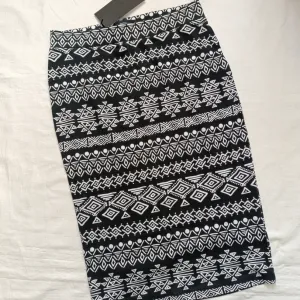 Reserved aztec pamucna suknja NOVO sa etiketom