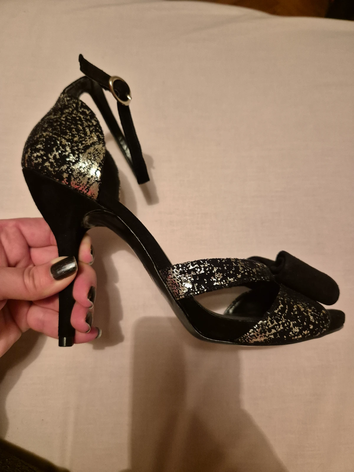 Guess crno-srebrne sandale - 39