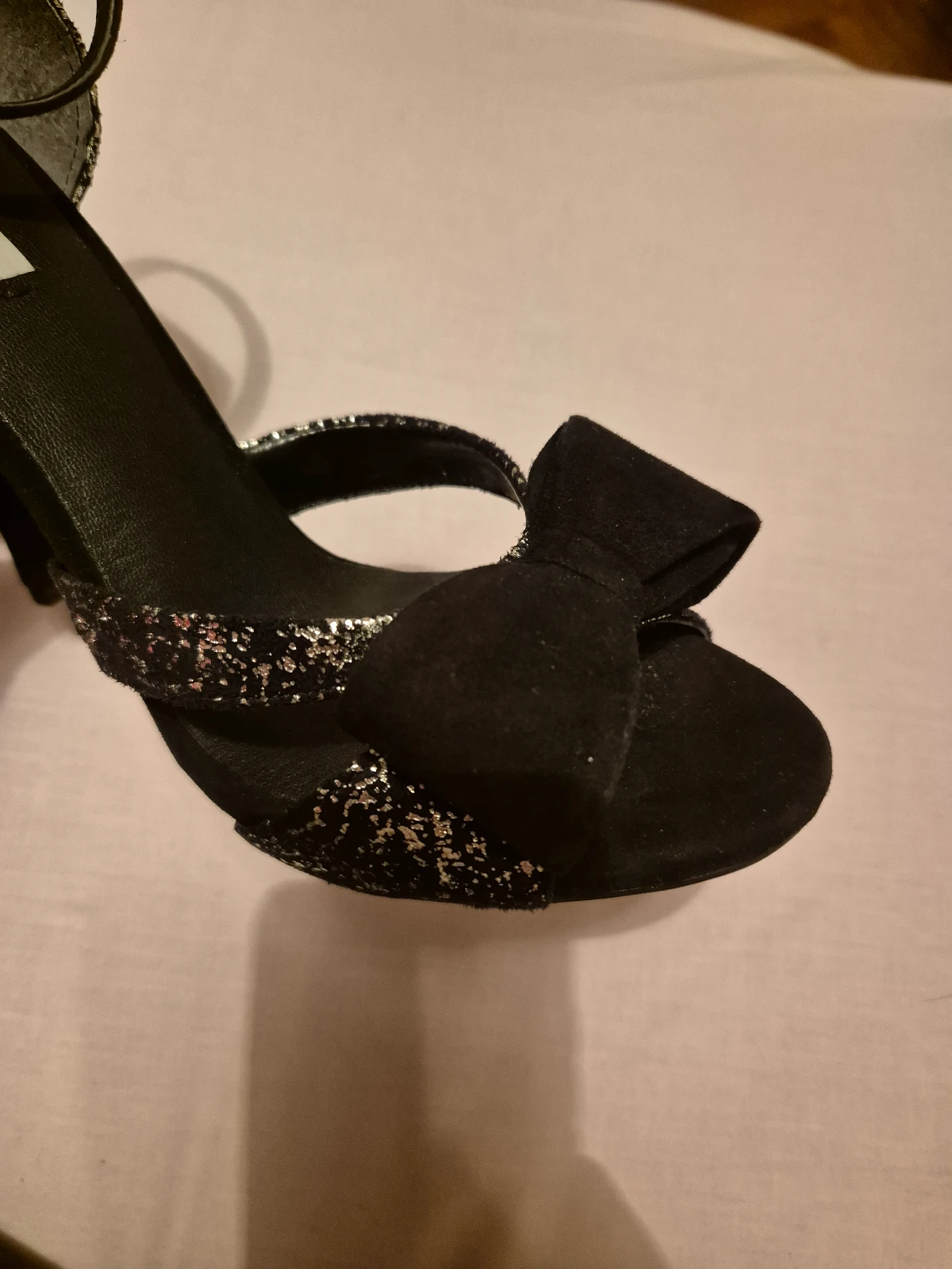 Guess crno-srebrne sandale - 39