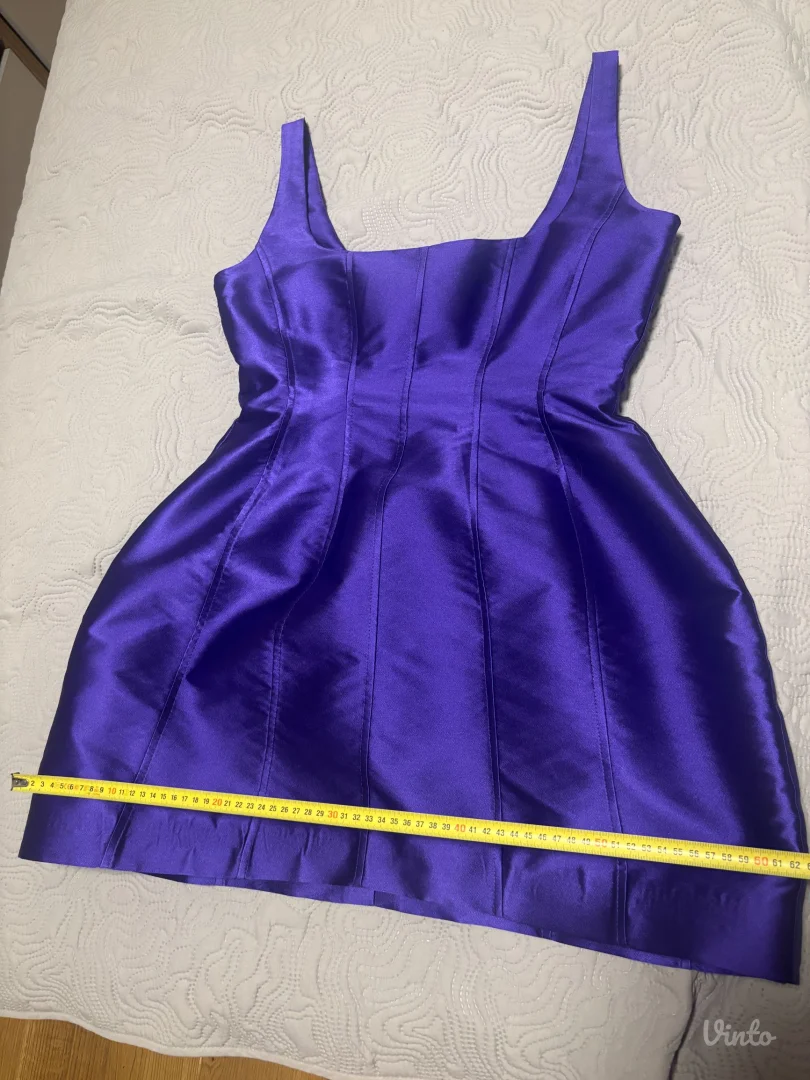 Ljubičasta kratka haljina od brokata