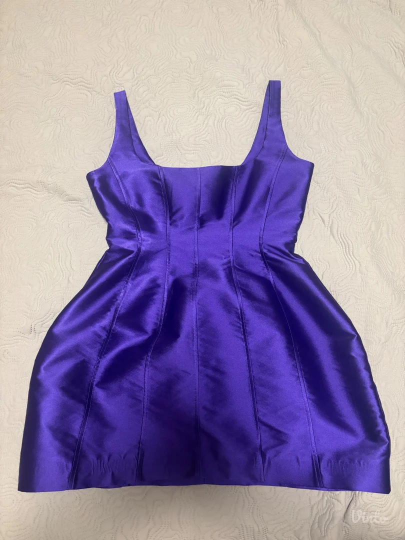 Ljubičasta kratka haljina od brokata