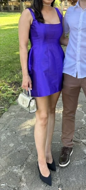 Ljubičasta kratka haljina od brokata