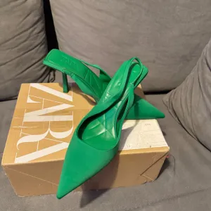 Zara štikle zelene 40