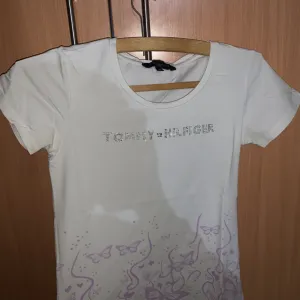 Tommy Hilfiger bela zenska majica