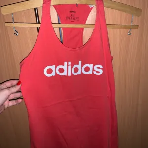 Adidas - Zenska majica