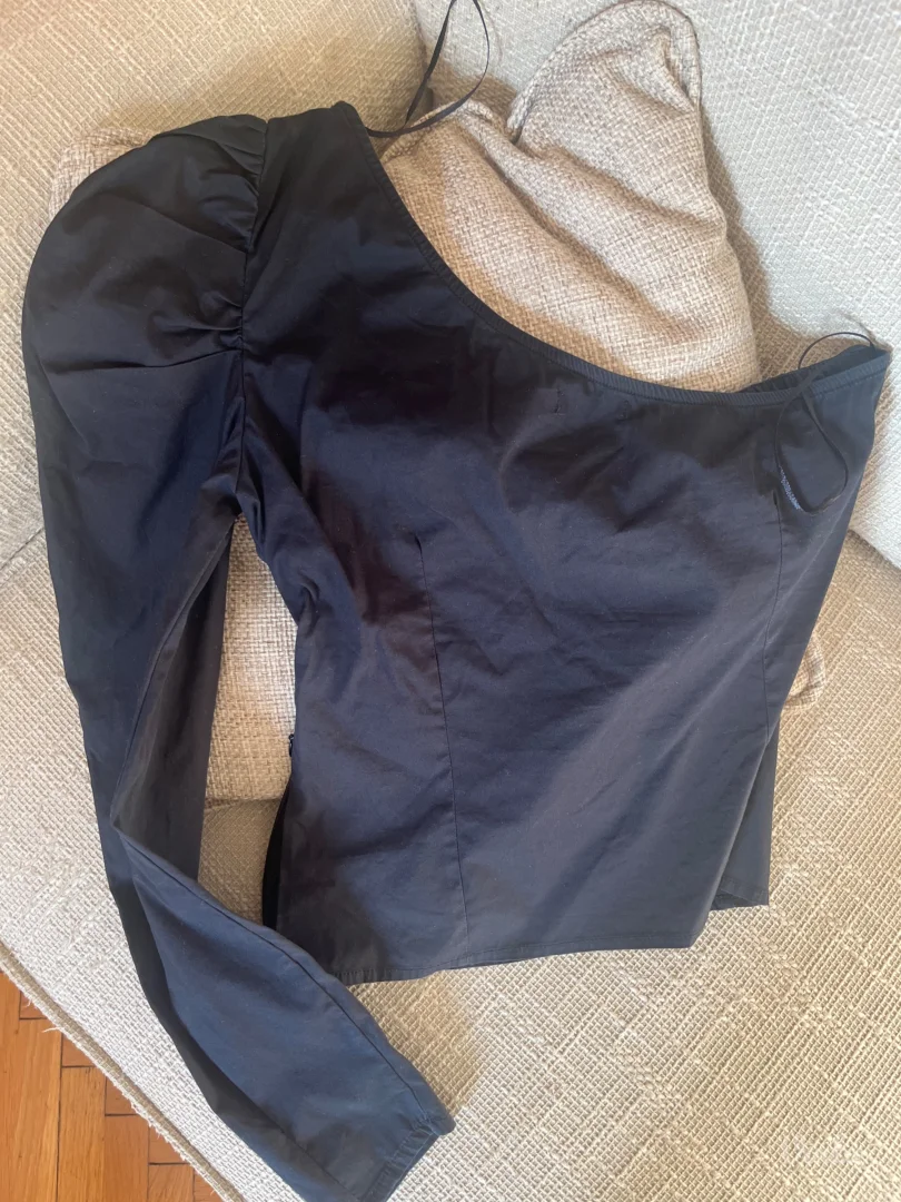 Stradivarius majica na jedno rame