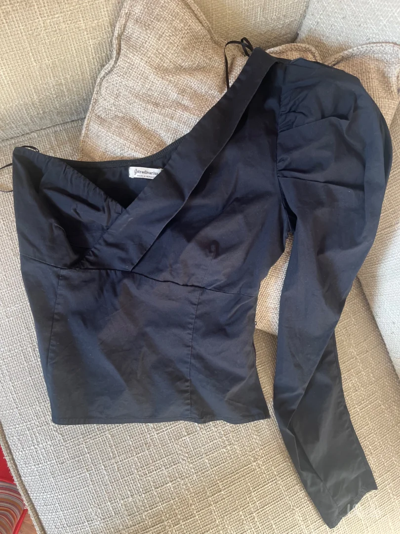 Stradivarius majica na jedno rame