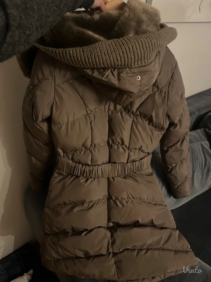 Zimska jakna postavljena krznom S