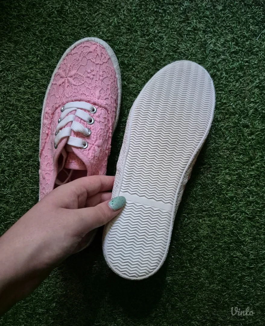 Preslatke nove patikice br. 39