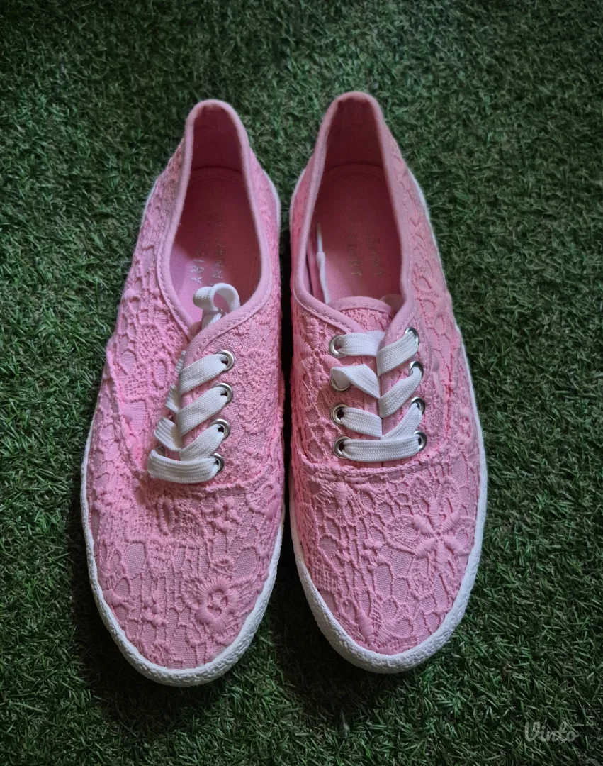 Preslatke nove patikice br. 39