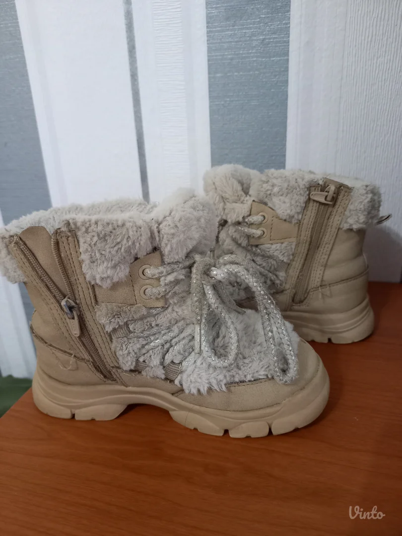 Zara krznene čizme 25