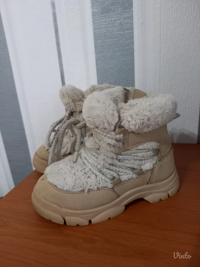 Zara krznene čizme 25