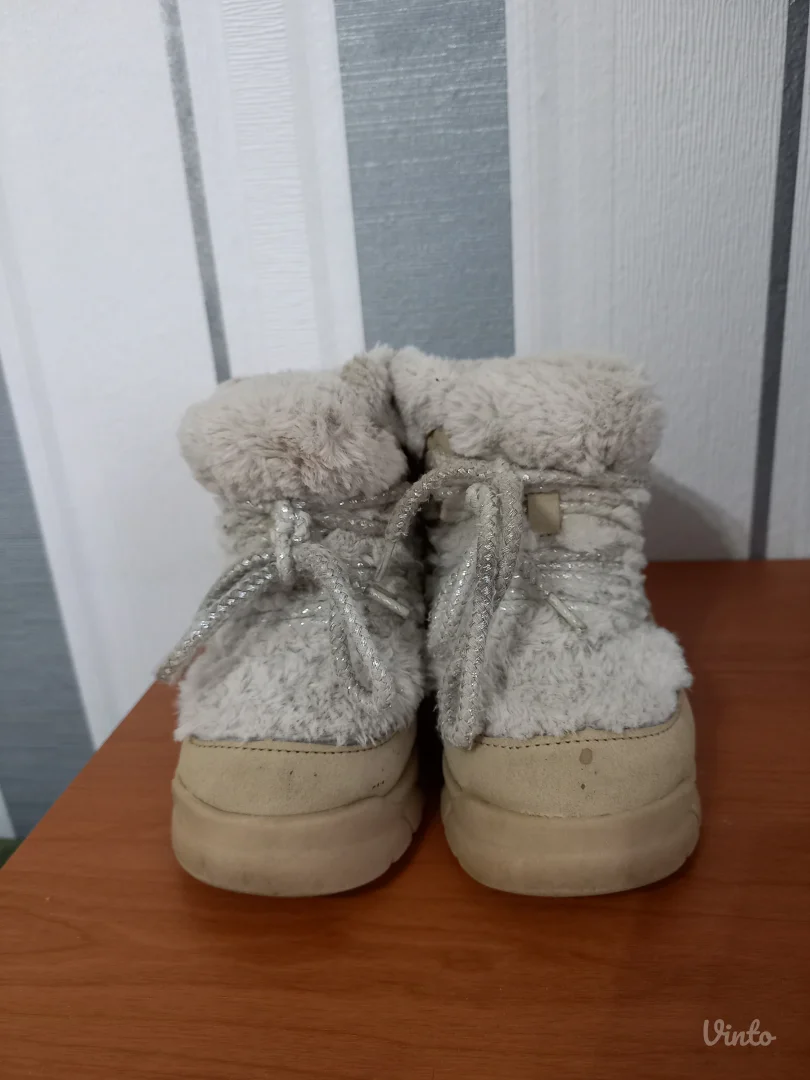 Zara krznene čizme 25