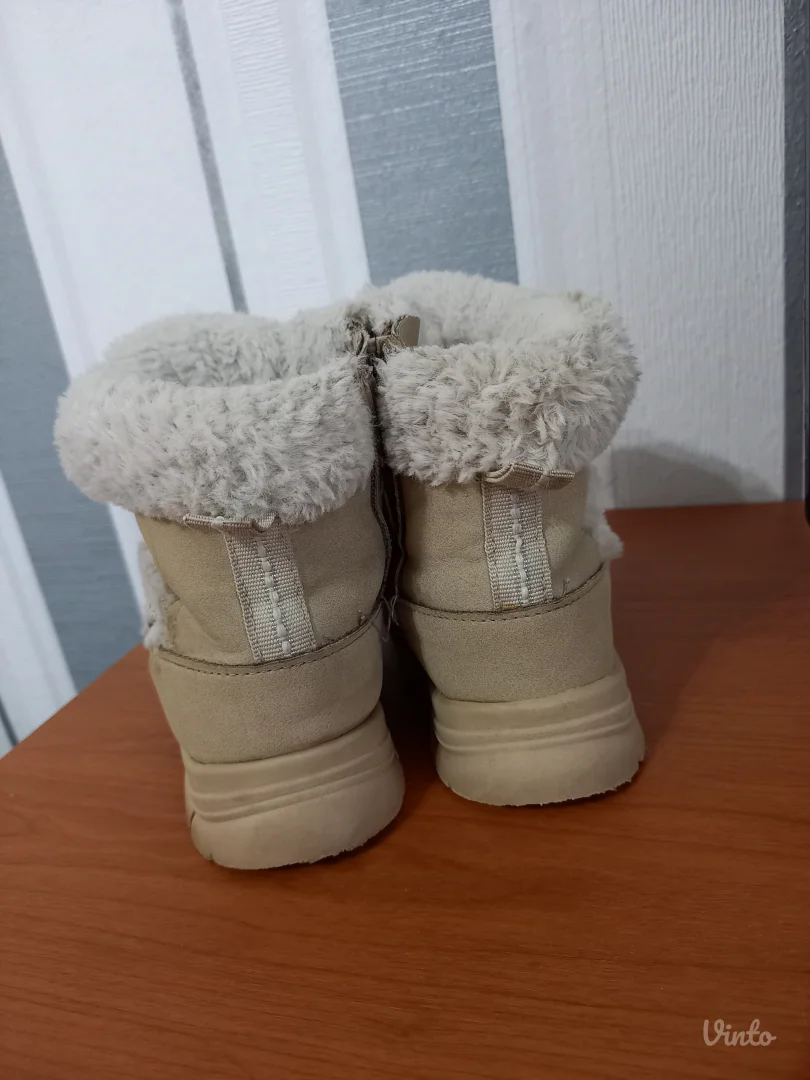 Zara krznene čizme 25