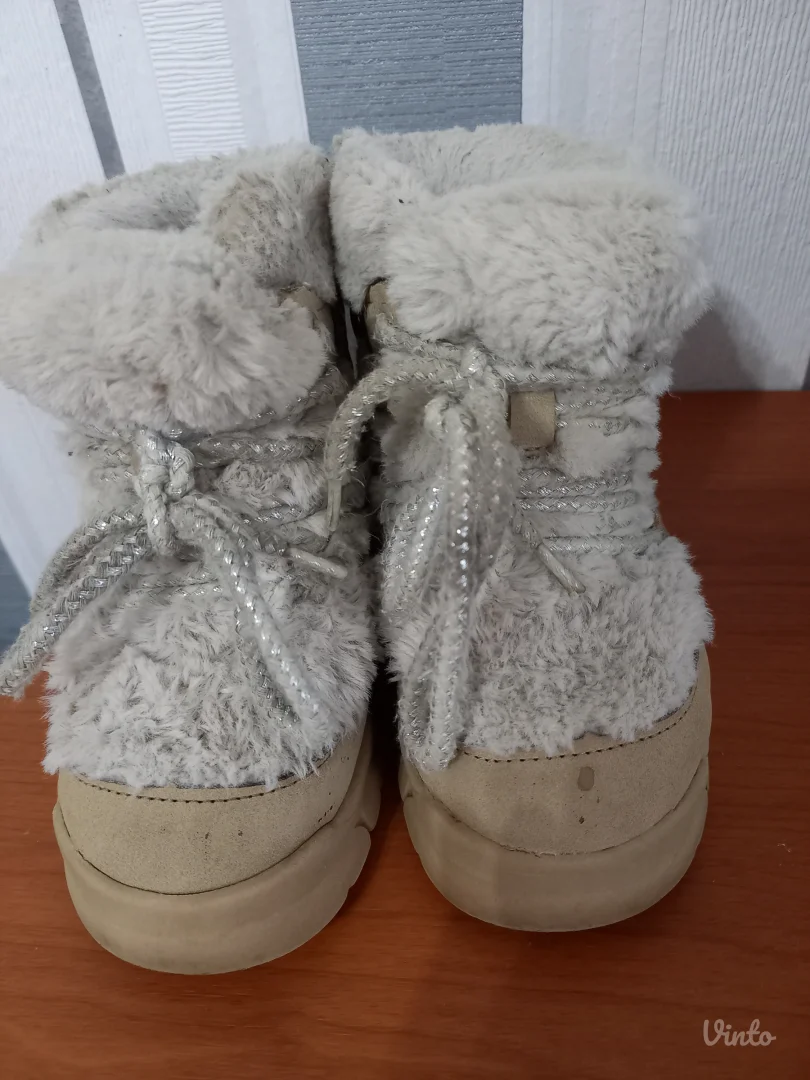 Zara krznene čizme 25