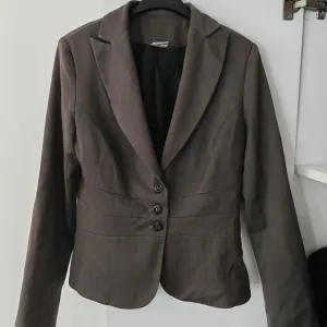 Braon strukirani sako brenda Reni